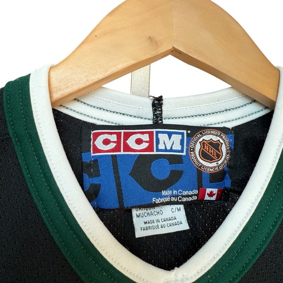 VINTAGE! 90s CCM Dallas Stars Boys Black Hockey Jersey Size S/M NHL Embroidered - Picture 7 of 9